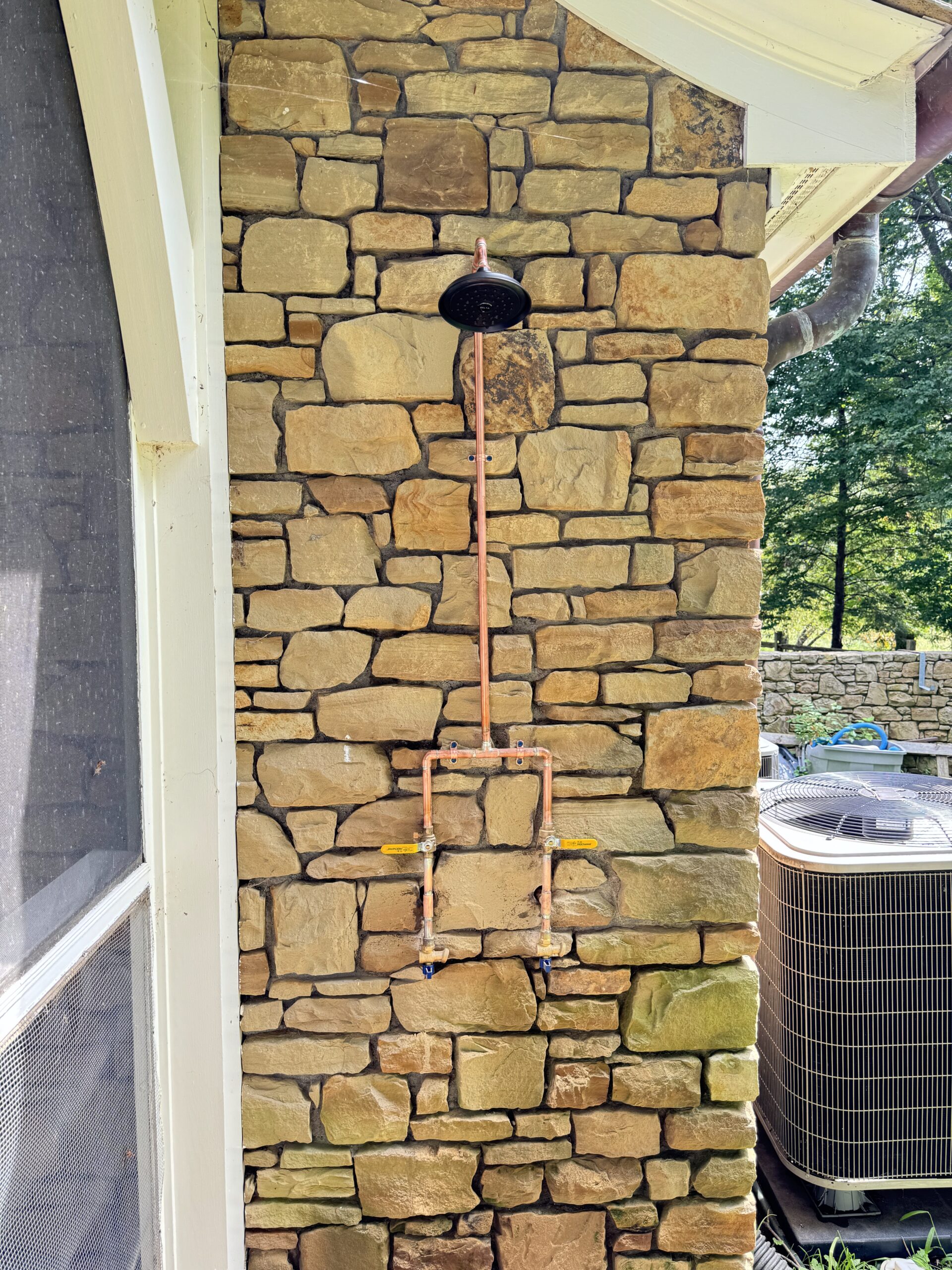 Outdoor pool / hot tub shower